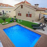Mustra House - Private Pool & Sauna