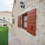 Mustra House - Private Pool & Sauna *