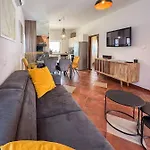 Villa Mustra House - Private Pool & Sauna *