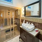 Mustra House - Private Pool & Sauna *
