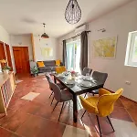 Mustra House - Private Pool & Sauna