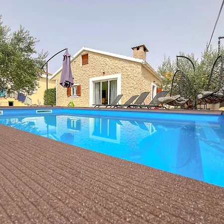Mustra House - Private Pool & Sauna וילה
