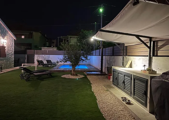 Mustra House - Private Pool & Sauna זאדאר
