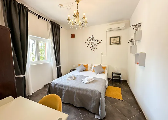 Mustra House - Private Pool & Sauna Villa