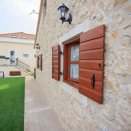 Mustra House - Private Pool & Sauna *