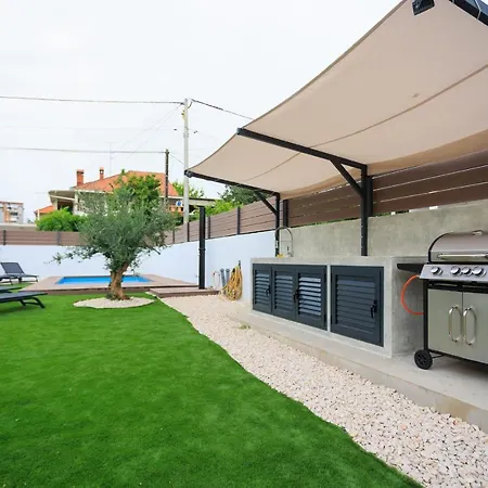 Mustra House - Private Pool & Sauna Villa *