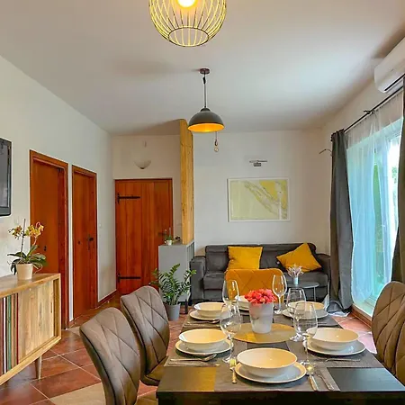 Mustra House - Private Pool & Sauna Zara