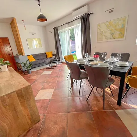 Mustra House - Private Pool & Sauna Zara