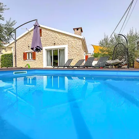 Mustra House - Private Pool & Sauna Villa *