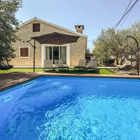 Mustra House - Private Pool & Sauna 빌라