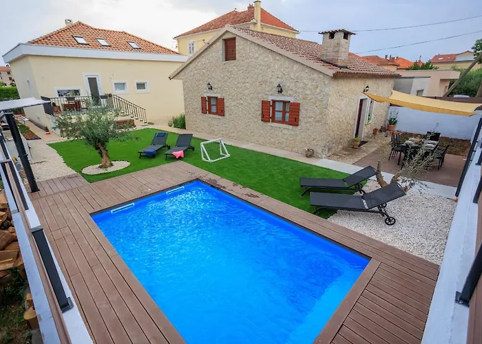 Mustra House - Private Pool & Sauna