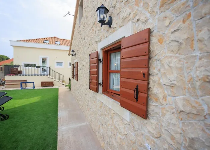 Mustra House - Private Pool & Sauna *