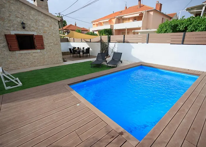 Mustra House - Private Pool & Sauna *