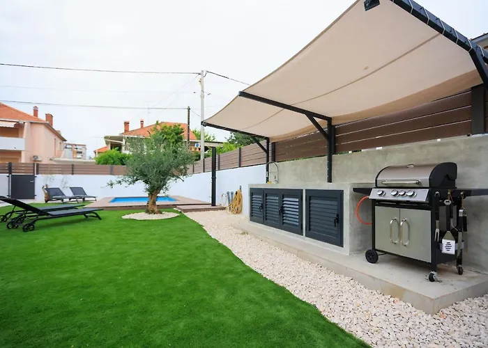 Mustra House - Private Pool & Sauna וילה *