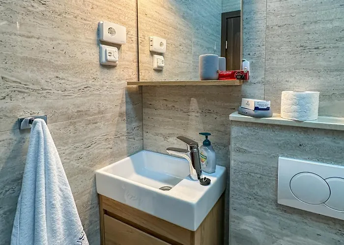 Mustra House - Private Pool & Sauna וילה