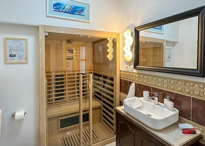 Mustra House - Private Pool & Sauna *