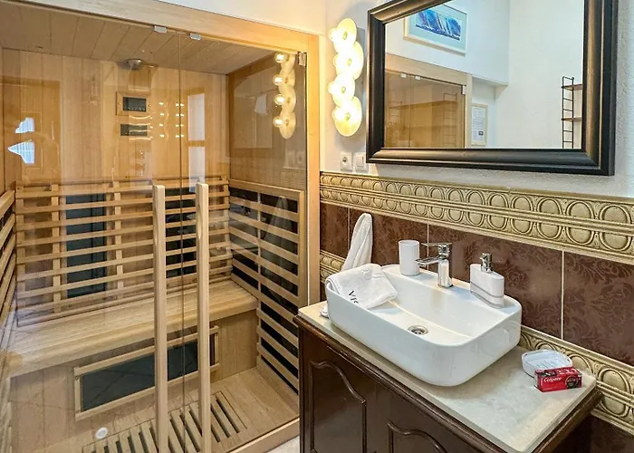 Mustra House - Private Pool & Sauna *