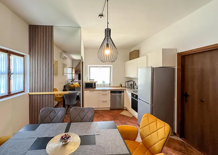 Mustra House - Private Pool & Sauna וילה *