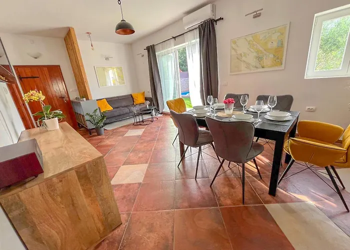 Mustra House - Private Pool & Sauna זאדאר