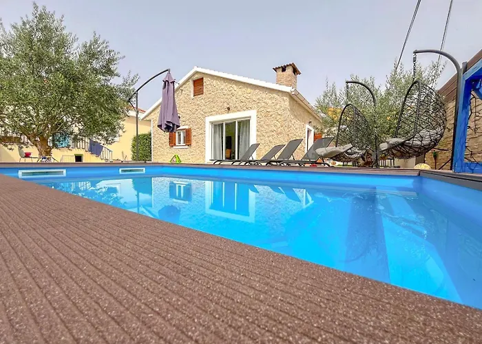 Mustra House - Private Pool & Sauna וילה