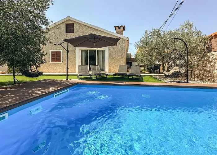 Mustra House - Private Pool & Sauna וילה